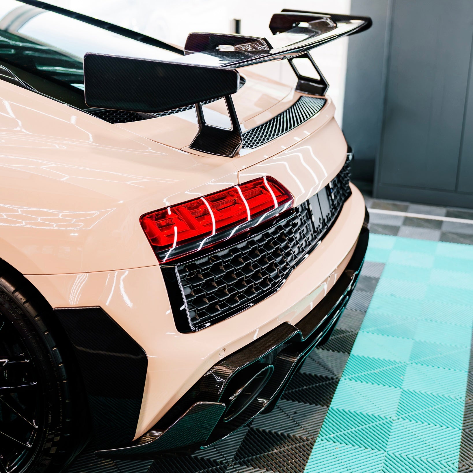 Carbon Diffusor passend für den Audi R8