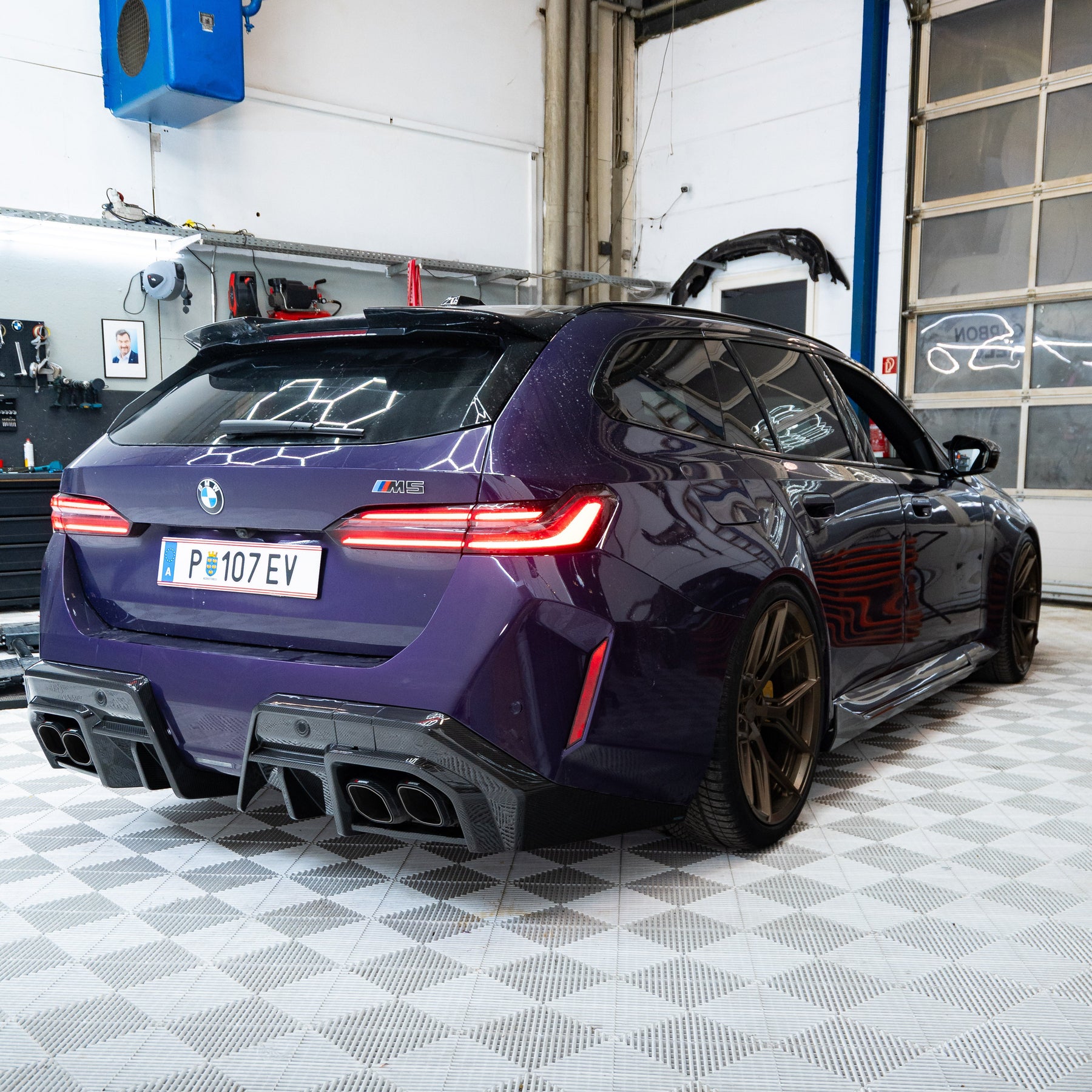 Carbon Fiber Rear Diffuser suitable for BMW M5 G90 G99