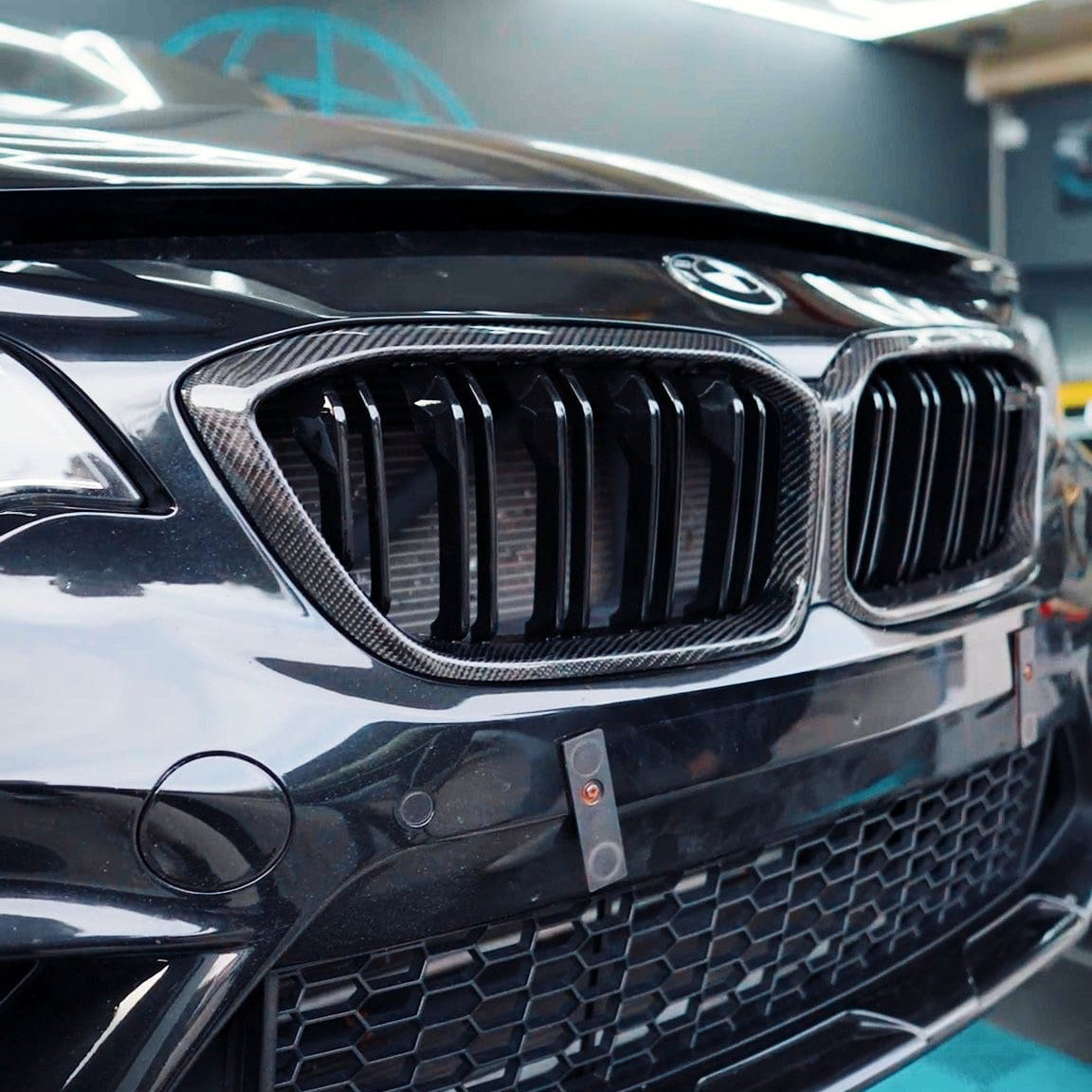 Carbon Fiber Grill Frame passend für BMW F87 M2 Comp